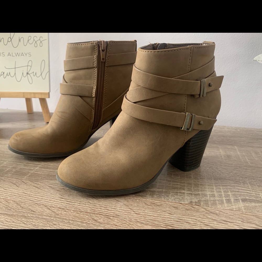 Charlotte Russe tan ankle boots size 6